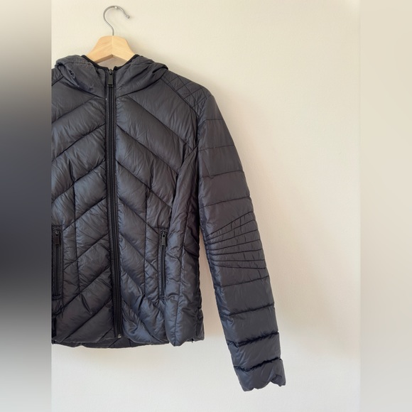 🖤SOLD🖤 BCBGeneration Ultra Lightweight Packable Puffer Jacket - Picture 2 of 8